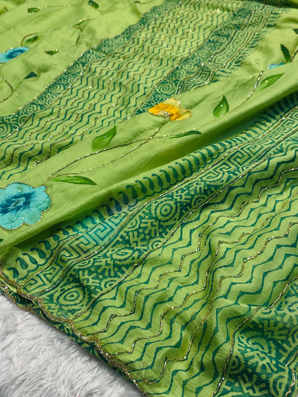 Brush Print Designer Saree with Elegant Artistic Pattern