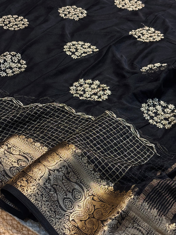 Designer Embroidered Saree with Elegant Border & Rich Pallu