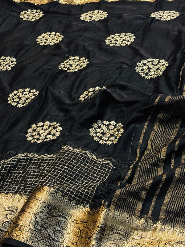 Designer Embroidered Saree with Elegant Border & Rich Pallu