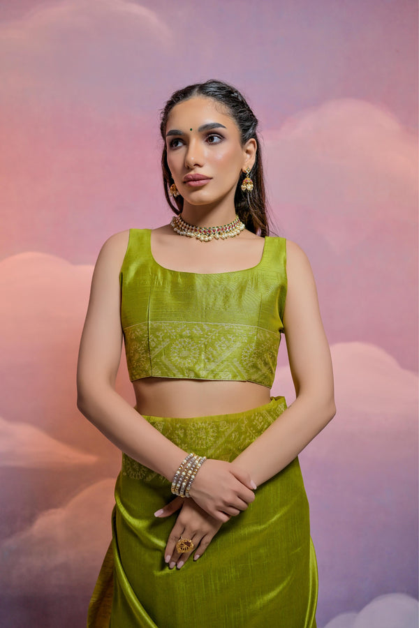 Bahia Parrot Handloom Woven Raw Silk Saree With Blouse Piece With Fancy Tassels