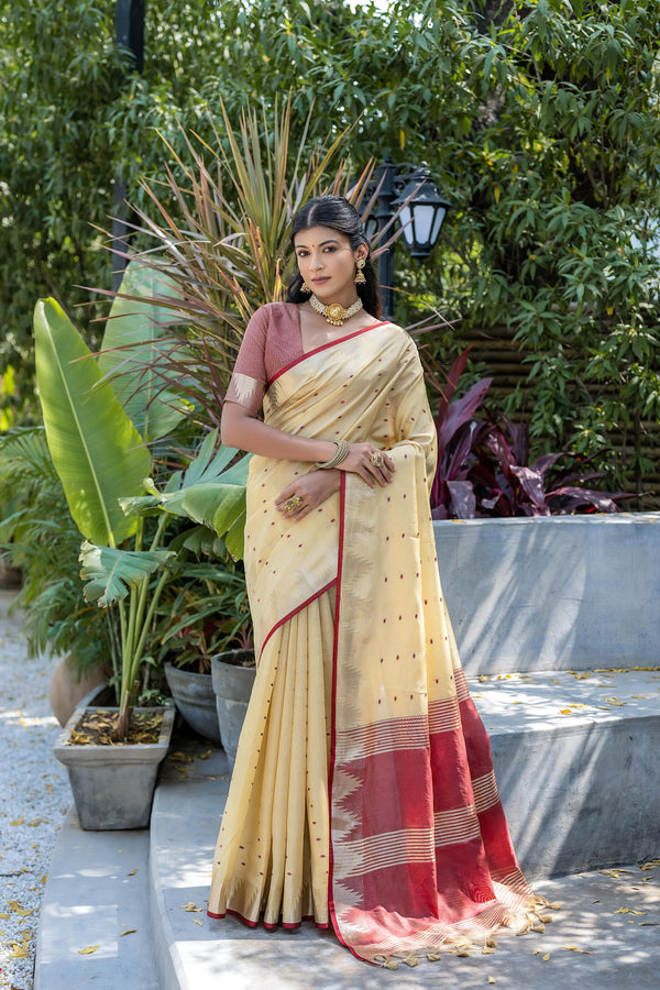 Autumn Cream Banarasi Tussar Silk Saree With Proficient Blouse Piece